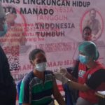 Diinisiasi DLH Manado, Vaksinasi di TPA Sumompo Disambut Antusias Warga