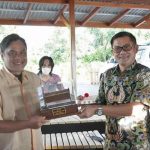 Musisi Dwiki Darmawan Jatuh Hati dengan Kolintang dan Keindahan Wisata Alam Minut